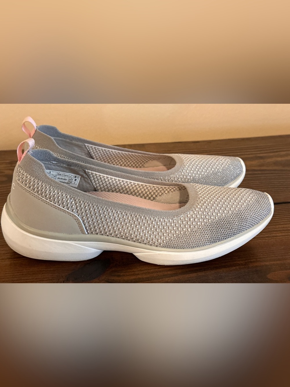 Vionic Kallie Grey Metallic Knit Slip On Sneakers 8.5 Comfort Walking Shoes